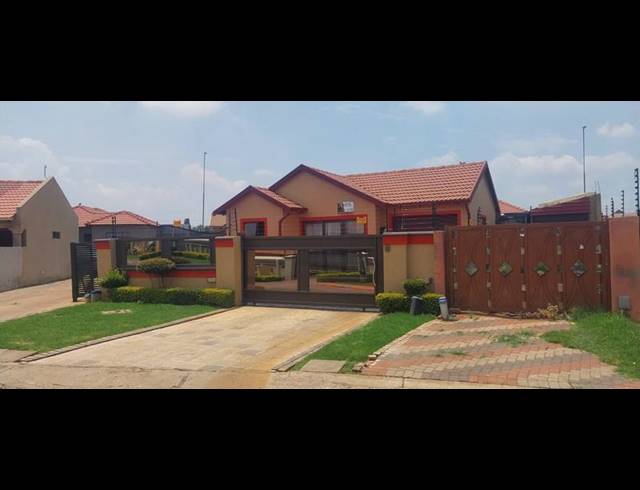 2 BEDROOM HOUSE FOR SALE IN DAWN PARK